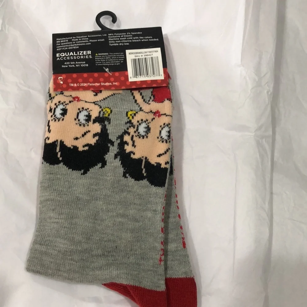 Betty Boop gray & red‎ retro crew socks fits sizes 9-13 new